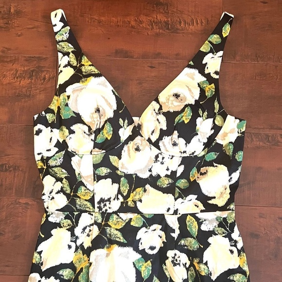 BEBE Floral Bodycon Dress Knee Length Sleeveless V-Neck Size XS - Picture 3 of 11
